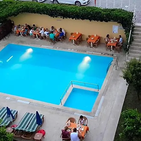 Caner Homestay szállás *